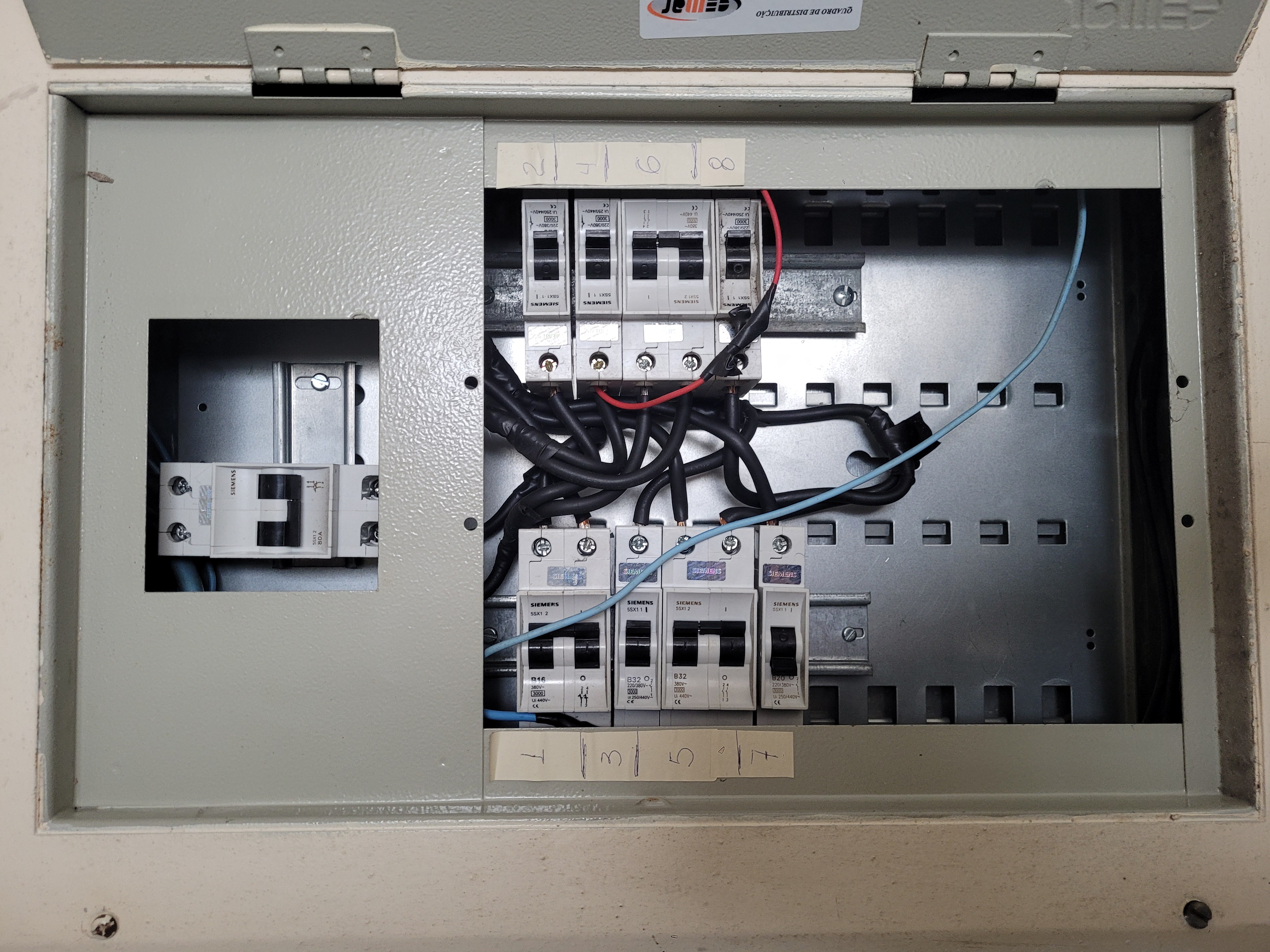 Galpão com 480m² + Mezanino (Escritório) – Excelente Localização!